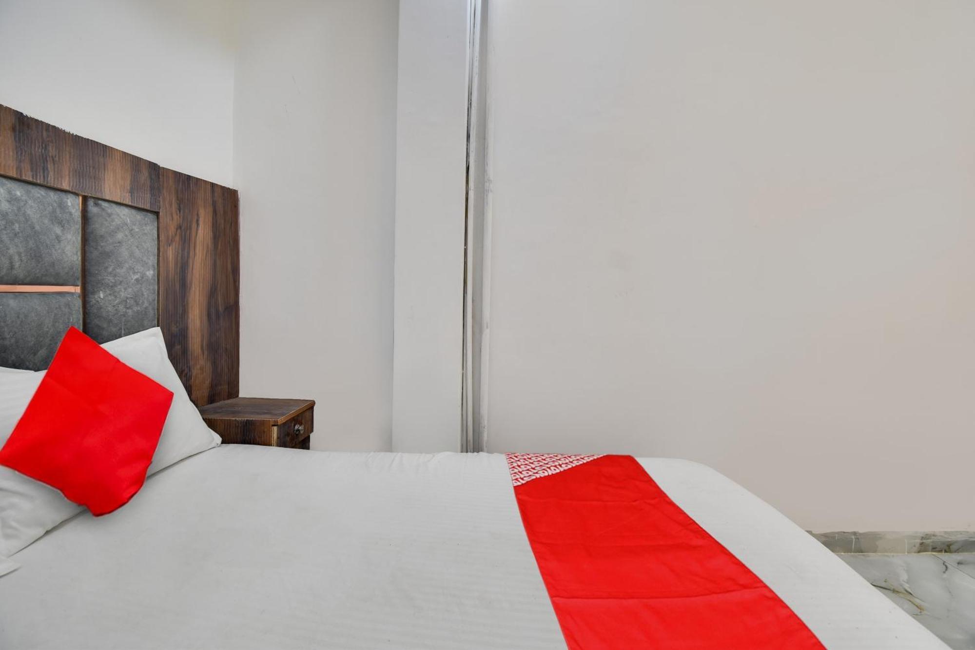 Hotel O Golden King Guest House New Delhi Exterior photo