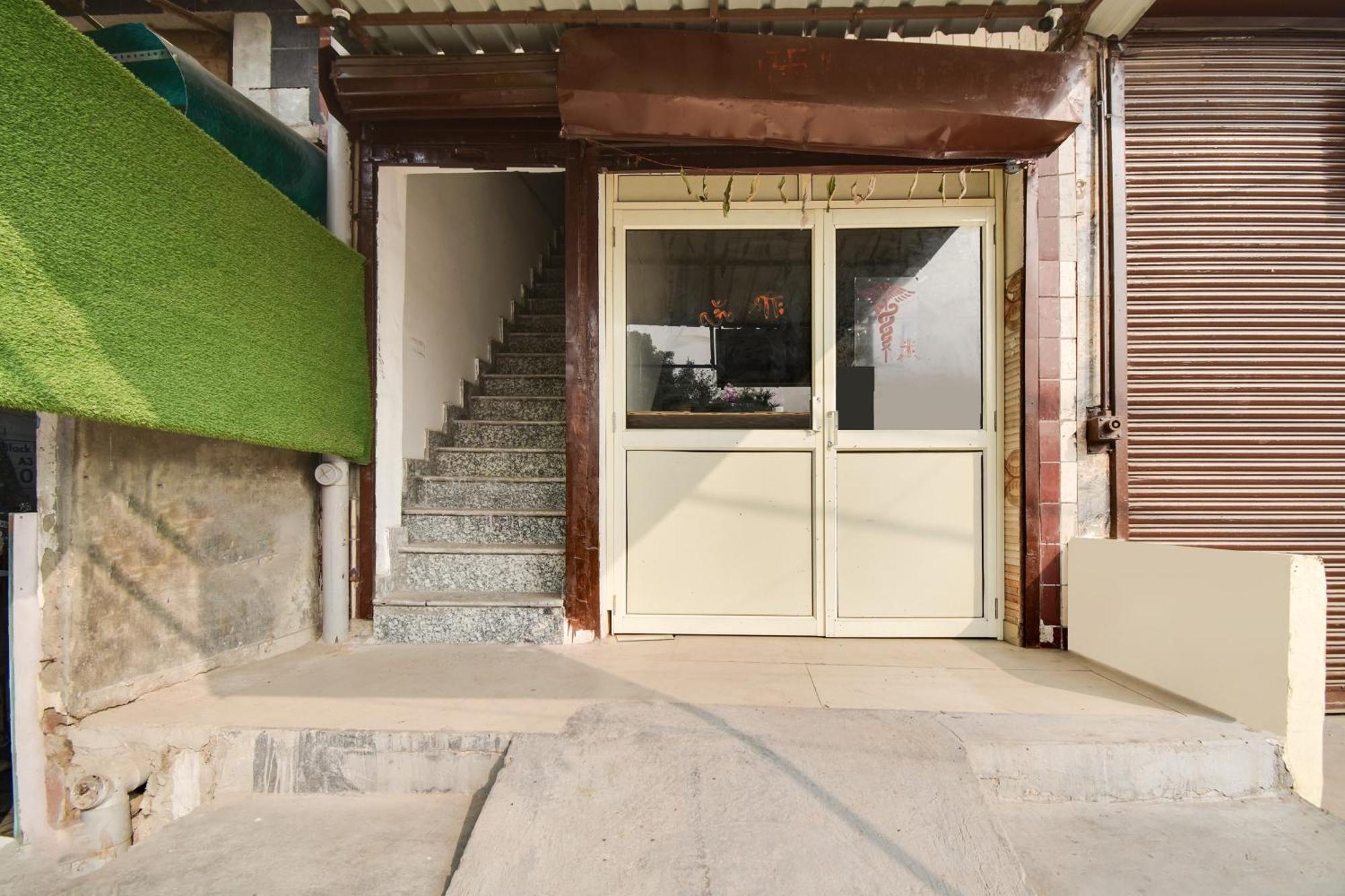Hotel O Golden King Guest House New Delhi Exterior photo