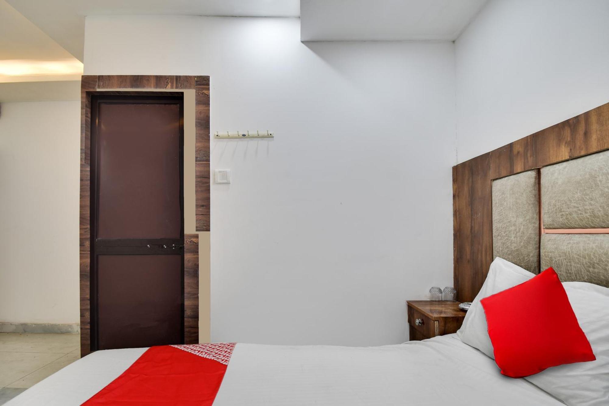 Hotel O Golden King Guest House New Delhi Exterior photo